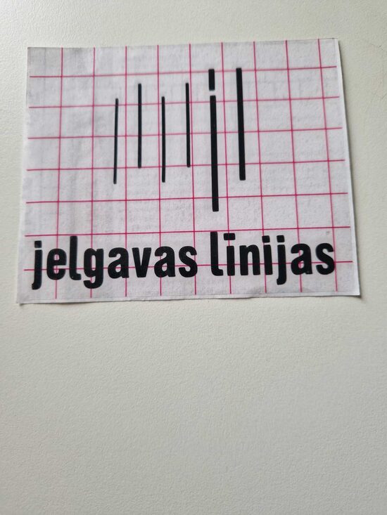 Automašīnas uzlīme ar biedrības logo melnā krāsā